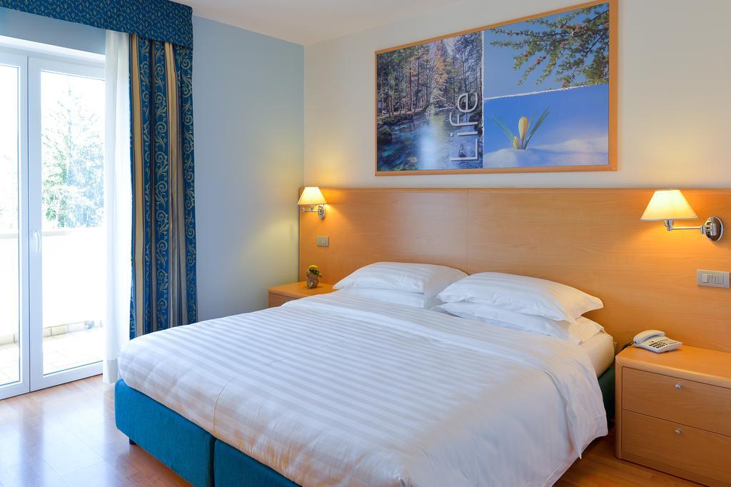Vital Hotel Flora Comano Terme Bagian luar foto