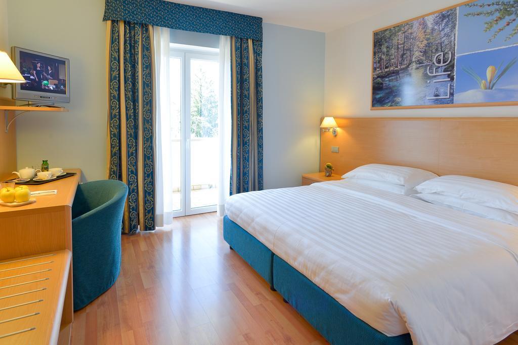 Vital Hotel Flora Comano Terme Bagian luar foto