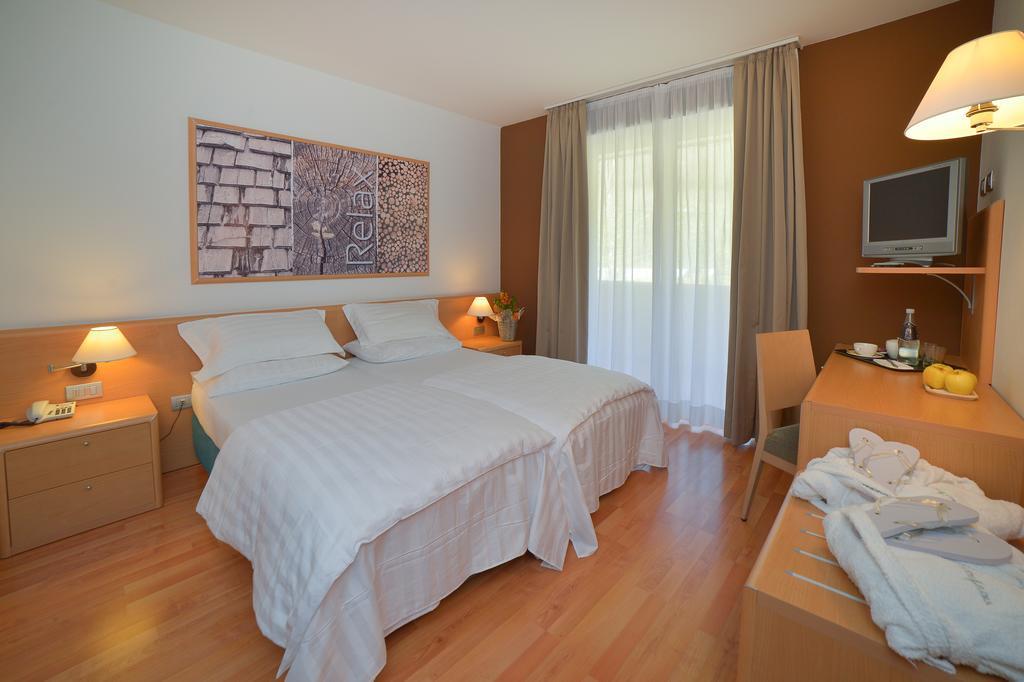 Vital Hotel Flora Comano Terme Bagian luar foto