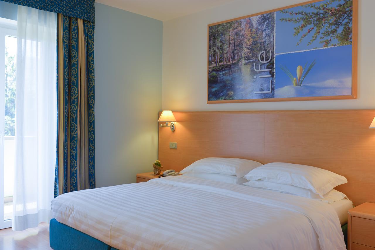 Vital Hotel Flora Comano Terme Bagian luar foto